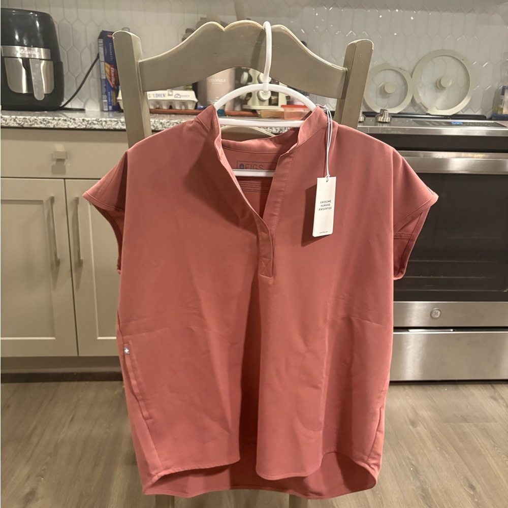 Figs Women's Rafaela Oversized Scrub Top (Mauve)